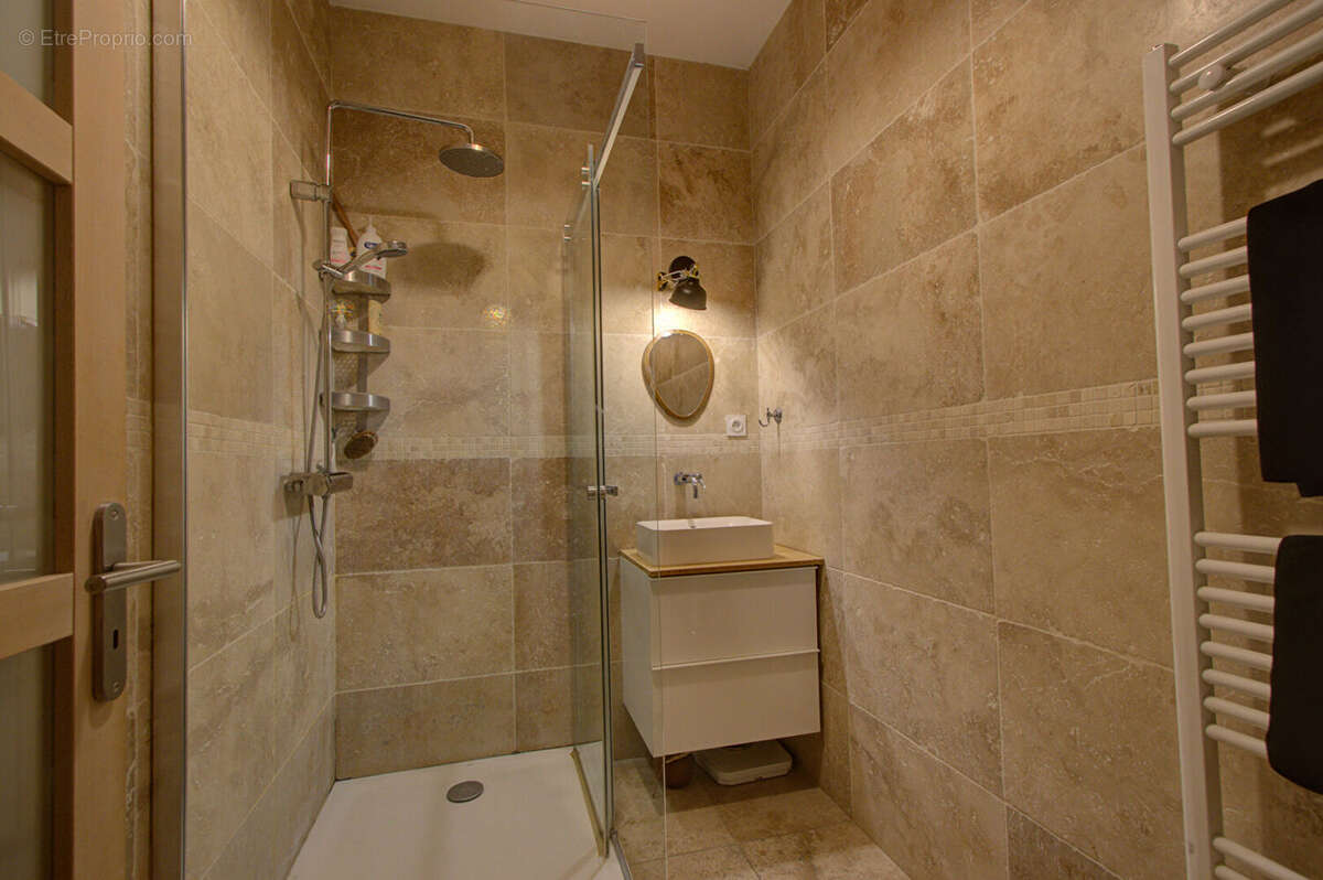 Élégance et confort pour cet appartement prêt à vivre en hypercentre - photo 10