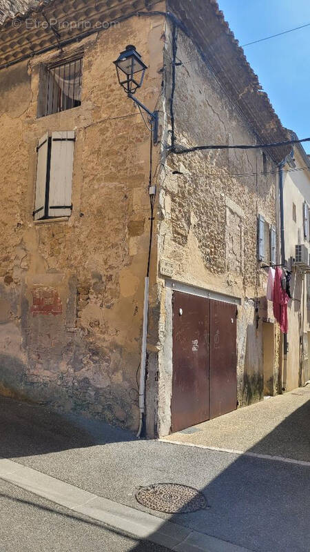 Maison à CAMARET-SUR-AIGUES