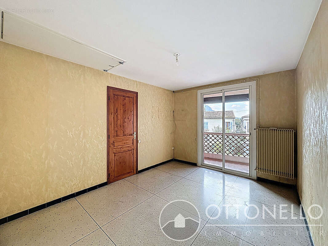 Maison à ROQUEBRUNE-SUR-ARGENS