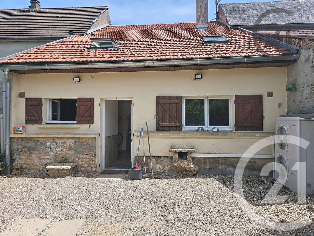 Maison 97 m² à Saint-Cyr-Les-Colons  - photo 13