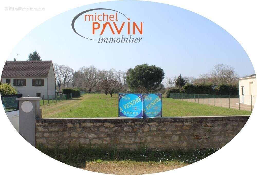 Terrain à LA GUERCHE-SUR-L'AUBOIS