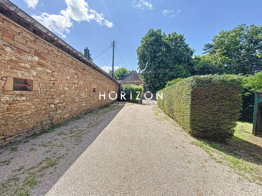 Maison à CHARNAY-LES-MACON