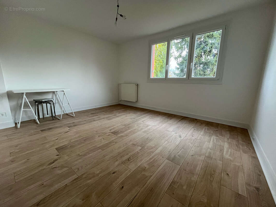 Appartement à LES CLAYES-SOUS-BOIS