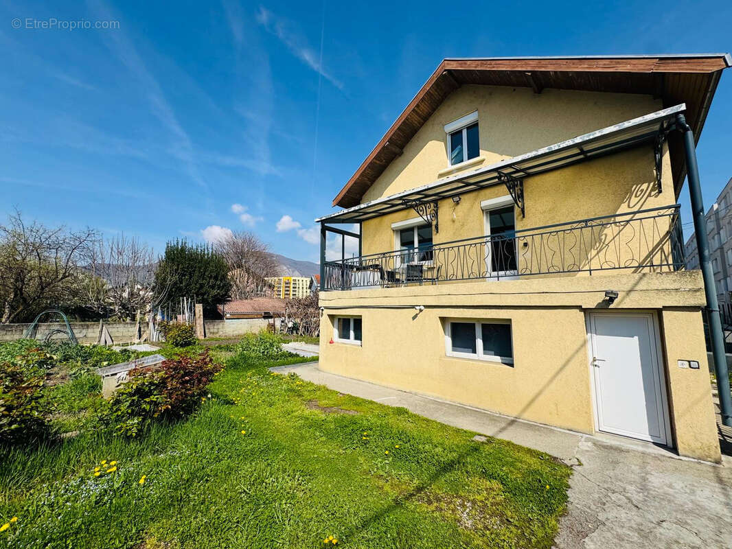 Maison à SAINT-MARTIN-D'HERES