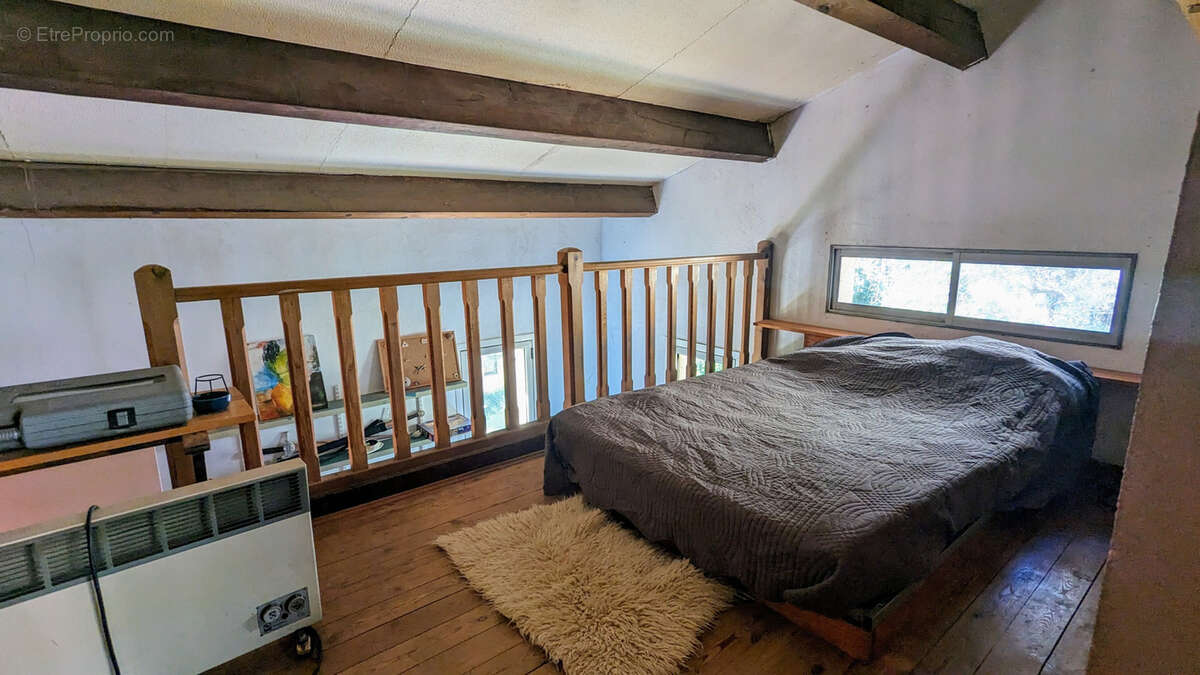 Maison à LE REVEST-LES-EAUX