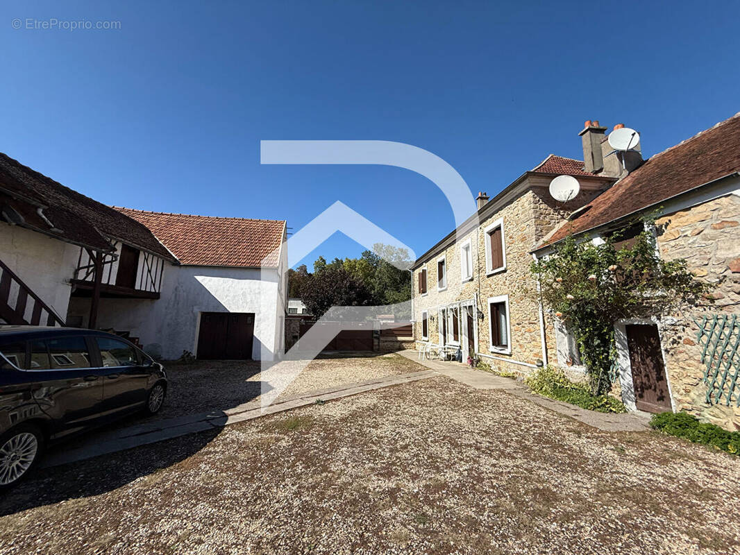 Maison à LIVERDY-EN-BRIE