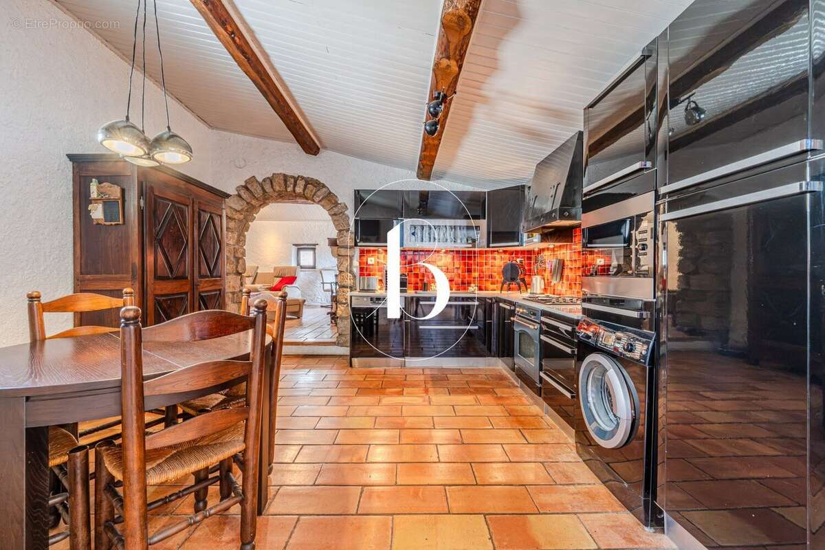 Charme et caractère pour cet ensemble immobilier d'exception... - photo 7