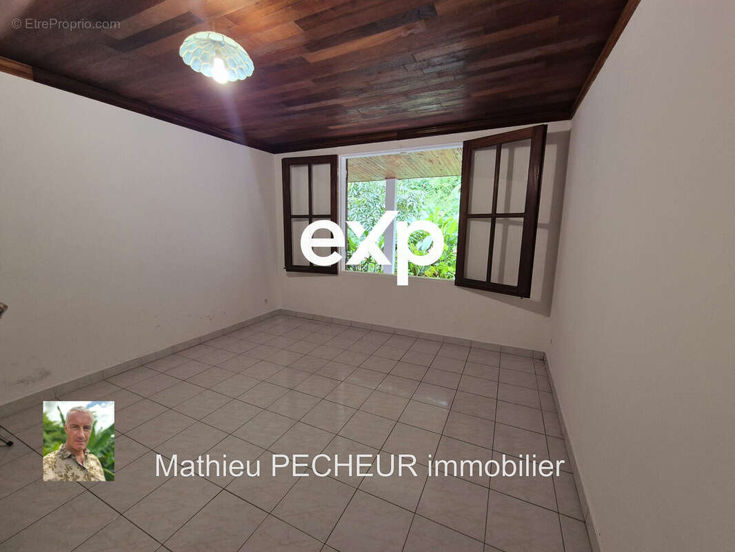 Maison 190 m² à Sainte-Marie  - photo 8