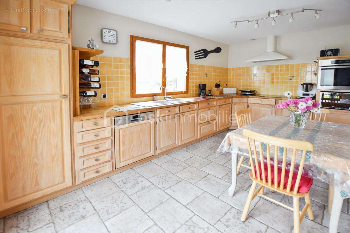 Maison à CRECY-LA-CHAPELLE