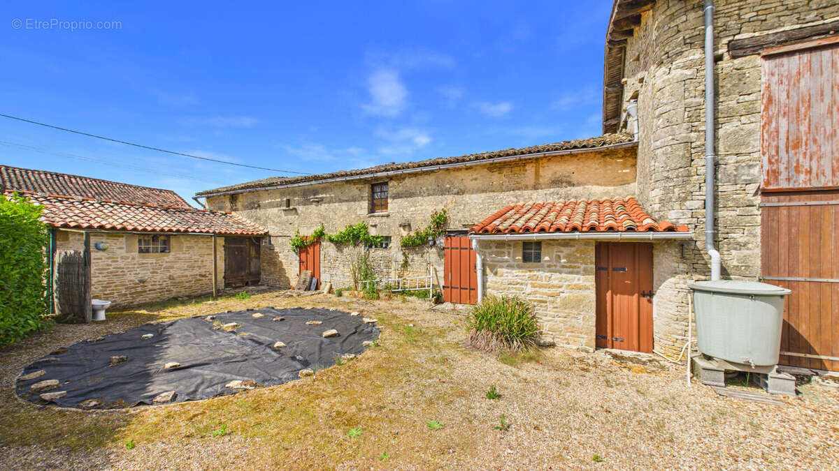 Maison à LEZAY