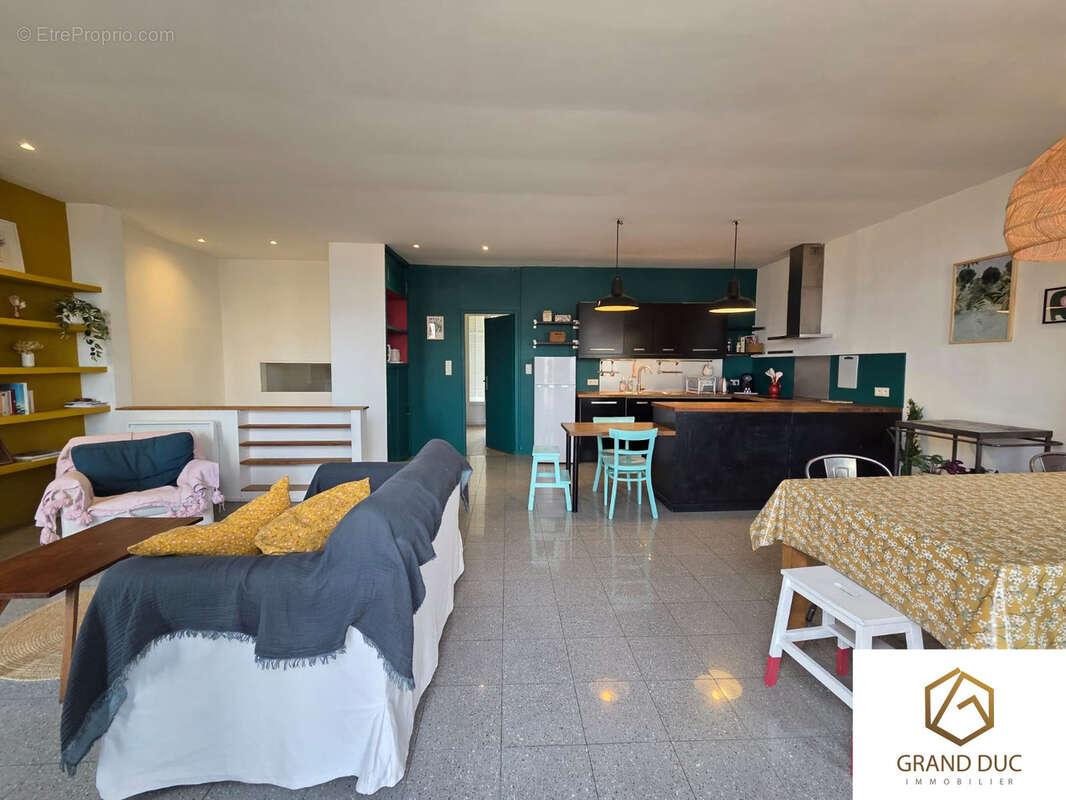 Appartement à MARSEILLE-2E