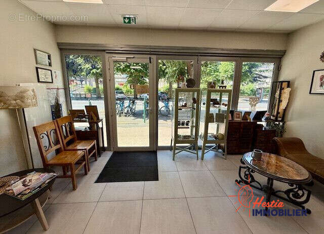 Reims -- secteur george clemenceau -- murs commerciaux 55 m² - photo 2
