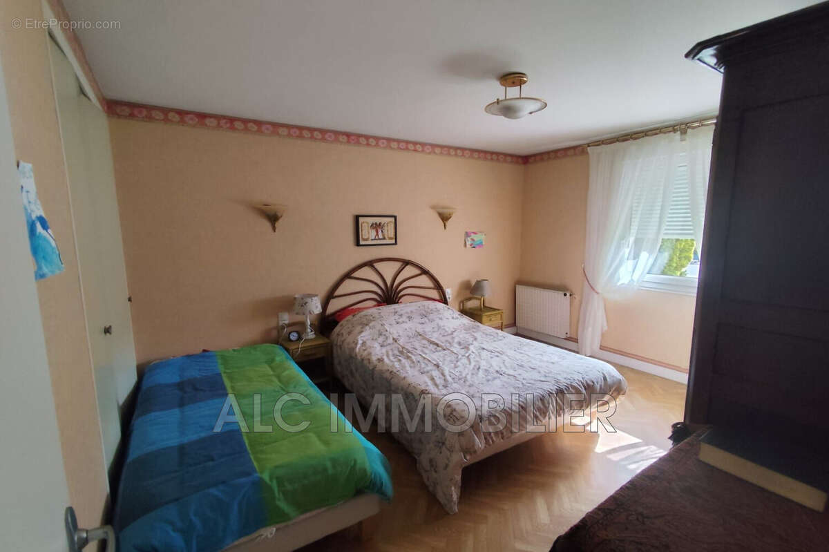 Maison 142 m² à Saint-Germain-Du-Corbeis  - photo 4