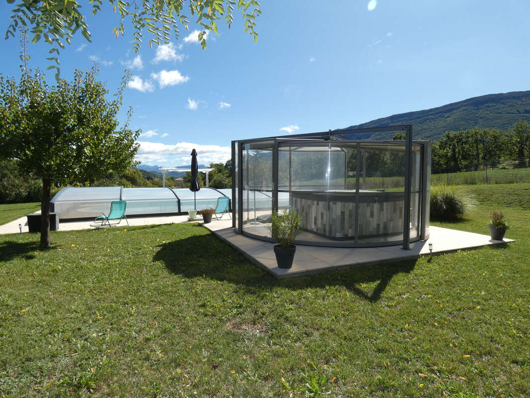 Maison à LARAGNE-MONTEGLIN