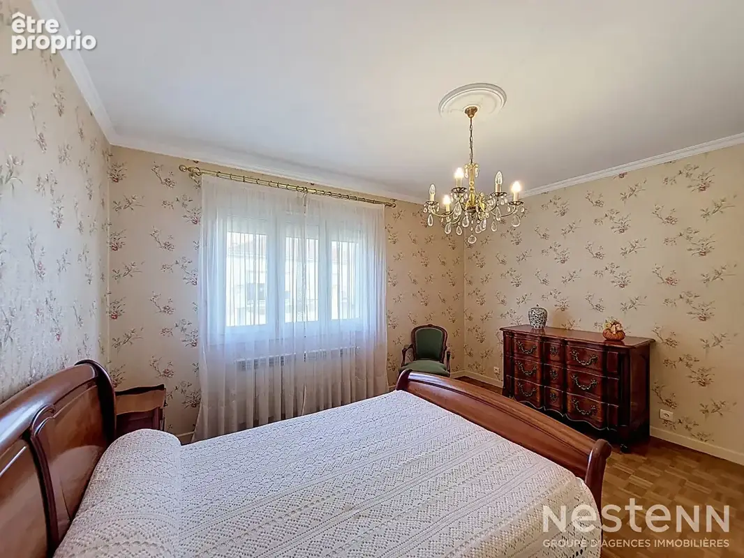 A Vendre Maison de 185 m² avec jardin clôturé dans un quartier résidentiel de Condom. - photo 18