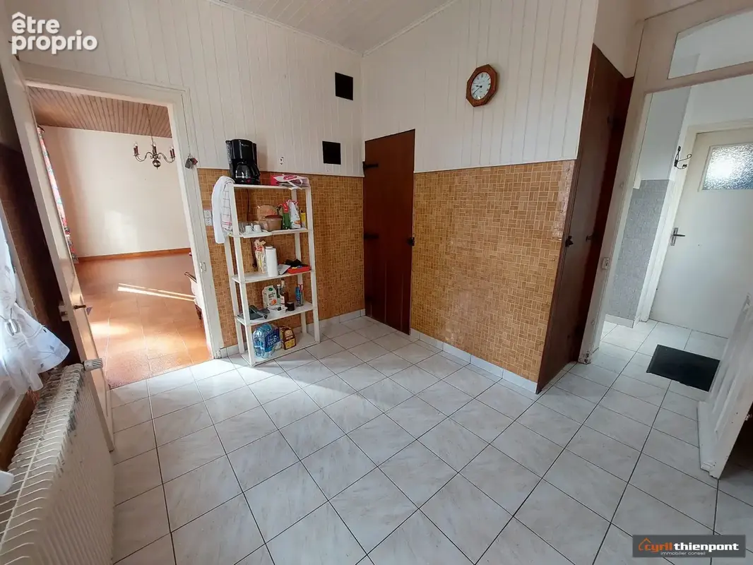 espace repas de la cuisine attenante