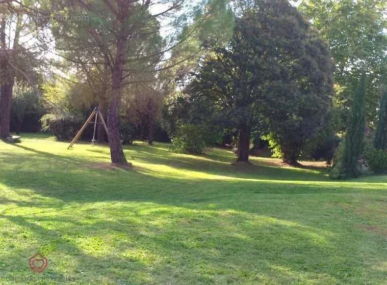 Maison à SAINT-JULIEN-DE-BRIOLA