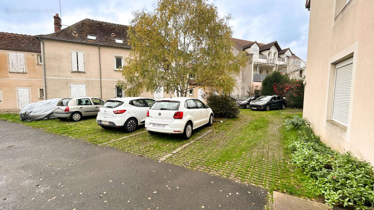 Appartement à LE COUDRAY-MONTCEAUX