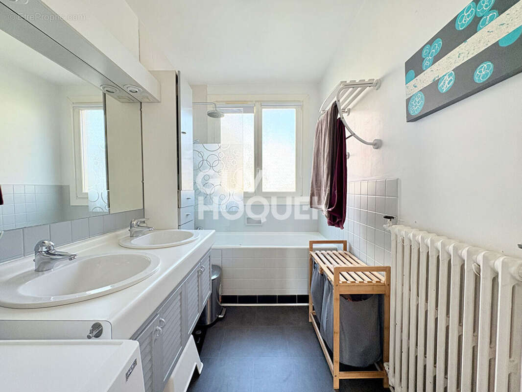 Appartement à COURBEVOIE