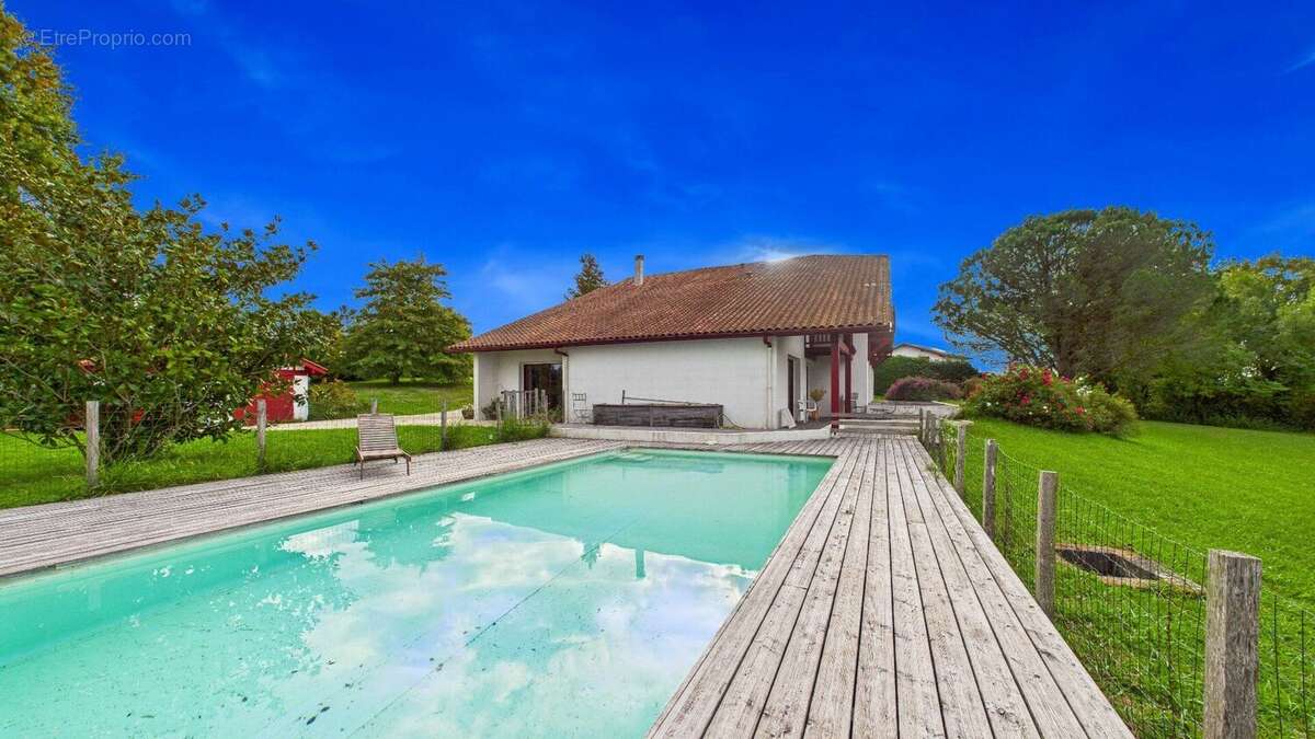 Maison 10 pièces 316 m² sur terrain de 4000 m² - photo 3