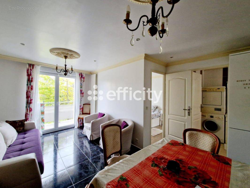 Appartement à L'HAY-LES-ROSES