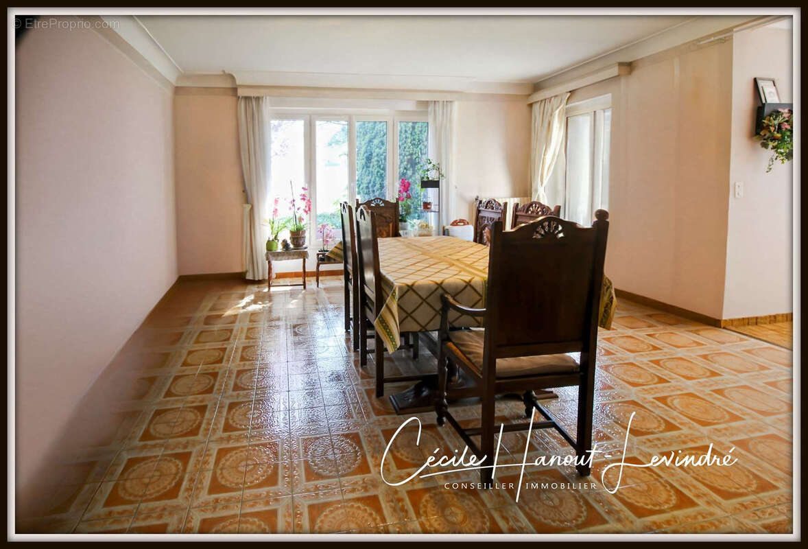 Secteur Baie du Mont-Saint-Michel -  pavillon sur sous-sol 165 M2 - 5 chambres - terrain 1662 m2. - photo 2