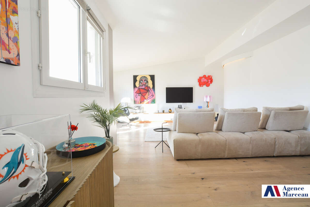 Appartement à COURBEVOIE
