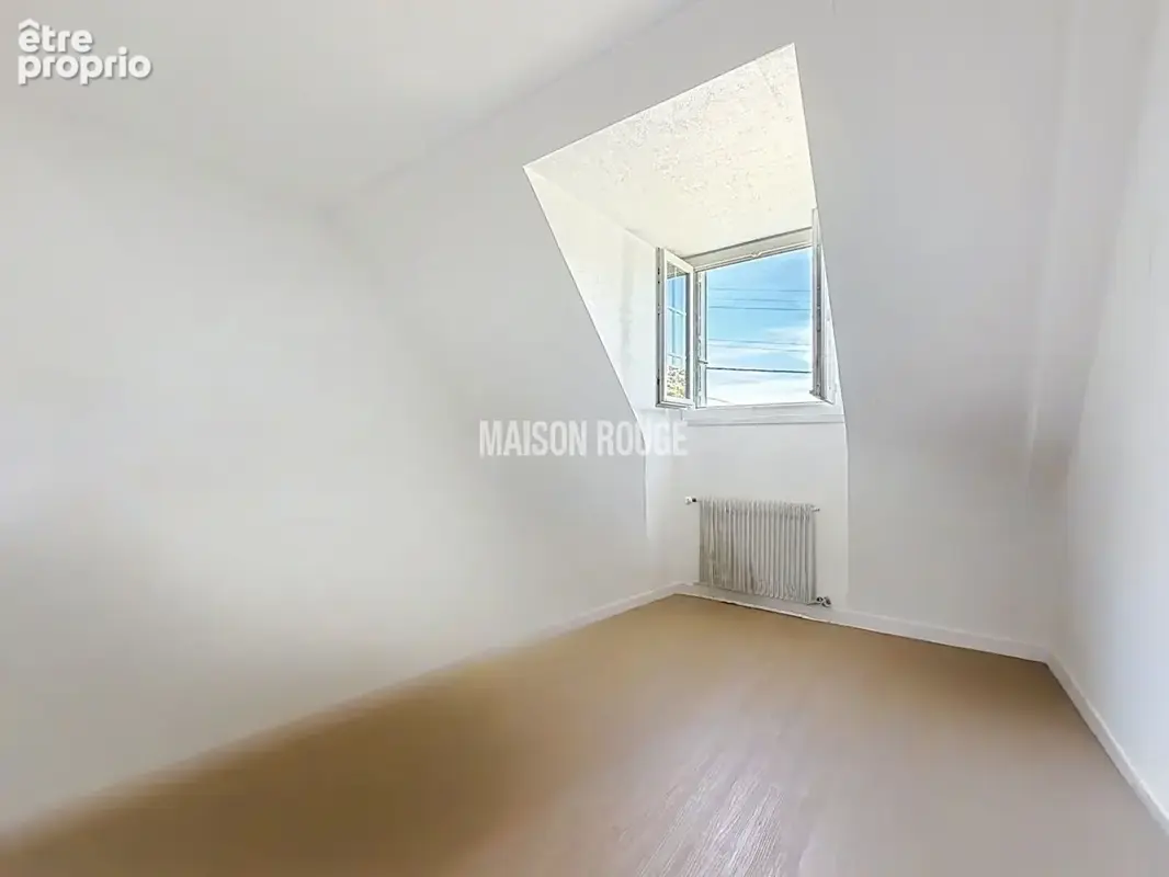 Maison familiale lumineuse avec vie de plain-pied, grand terrain et sous-sol complet - SAINT RIEUL - photo 12