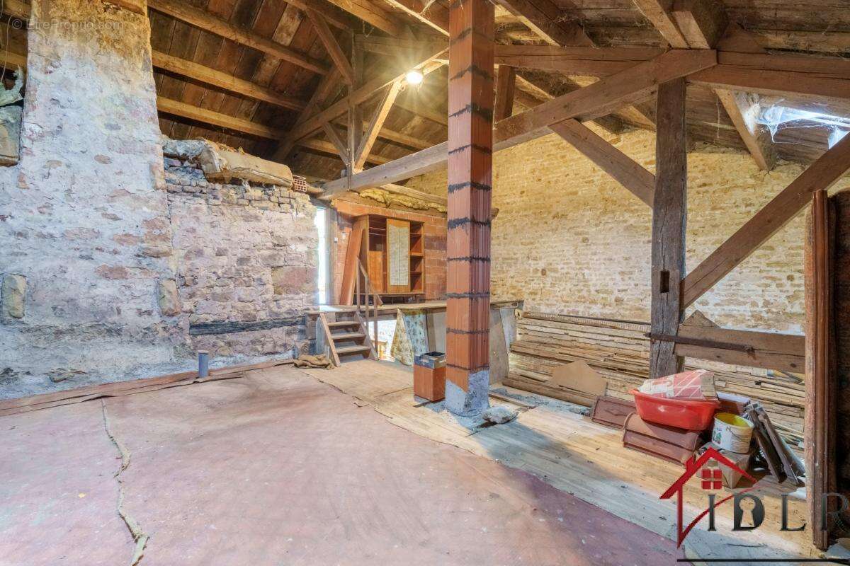 RARE   Maison de Village avec Vue et Potentiel à Coiffy-le- - photo 25