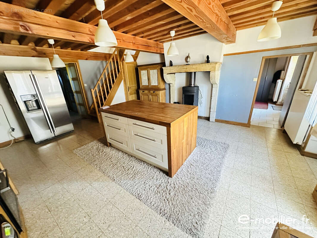 Maison à LA CLAYETTE