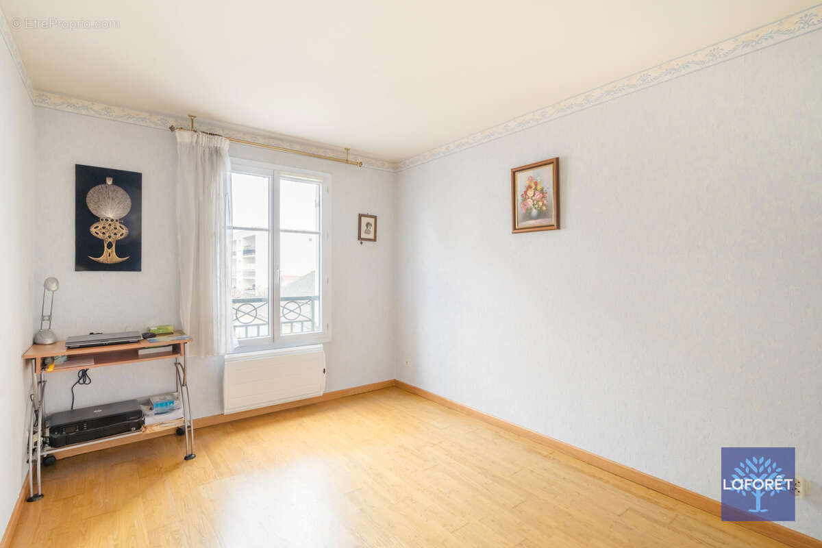 Appartement à LES PAVILLONS-SOUS-BOIS
