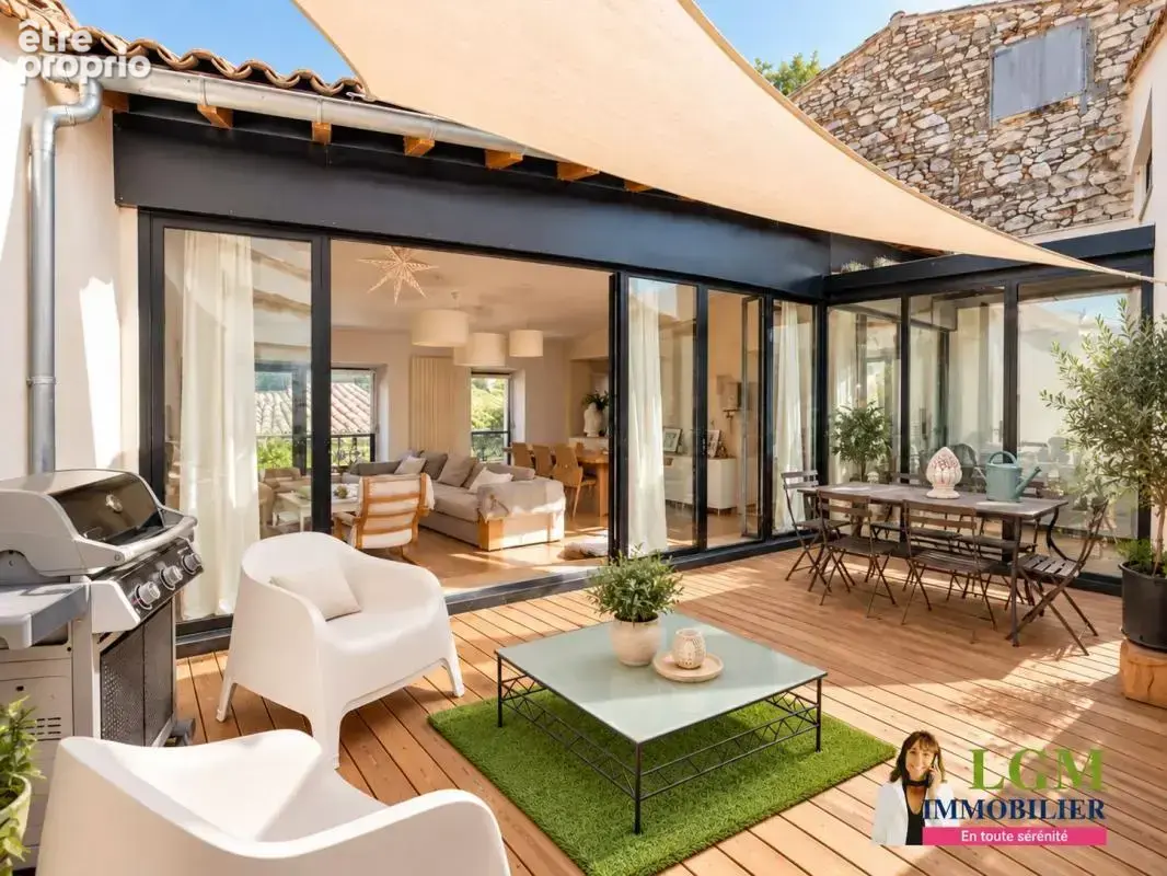 Quais de la Fontaine - Appartement d'exception 6 pièces avec grandes terrasses et bassin - 150m² habitables (Loi Carrez) - photo 2