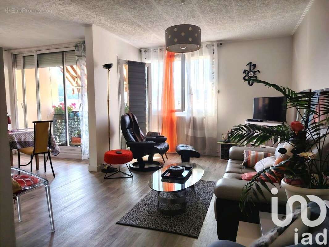 Photo 3 - Appartement à UNIEUX