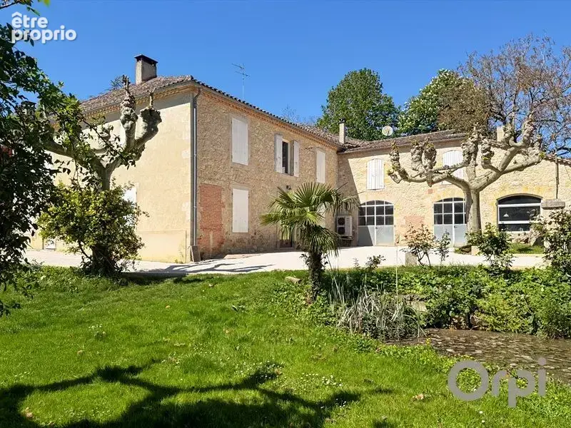 En campagne, sur le canton de LECTOURE, maison ancienne rénovée sur 230 m² habitables, terrain autour et dépendances - photo 2