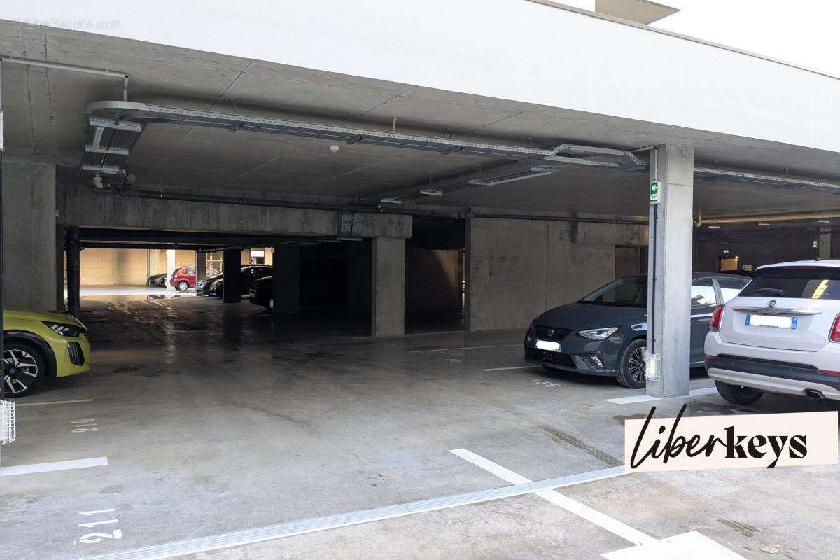 Parking à CLERMONT-FERRAND