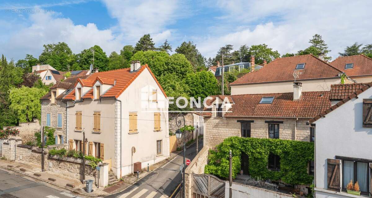 Appartement à LE MESNIL-LE-ROI