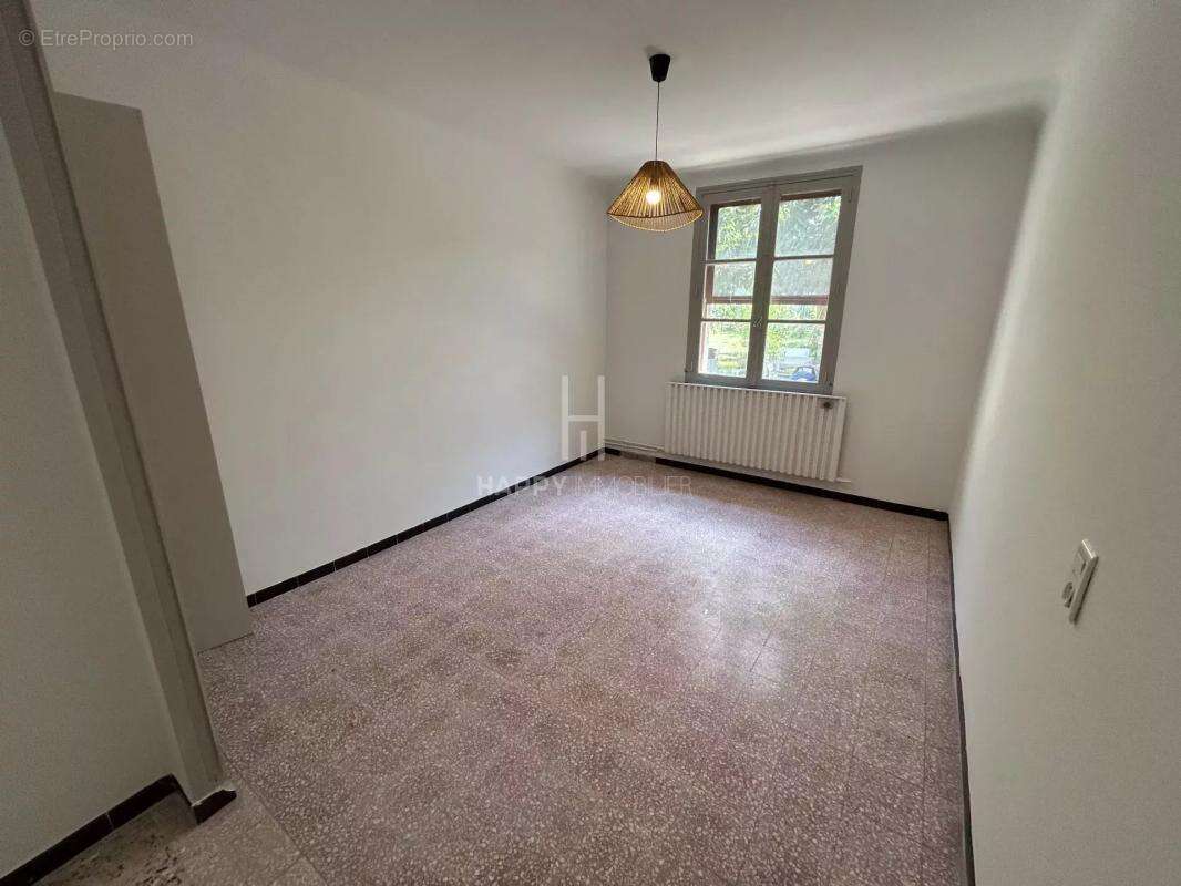 Maison de plain-pied St Étienne du Grès - photo 10