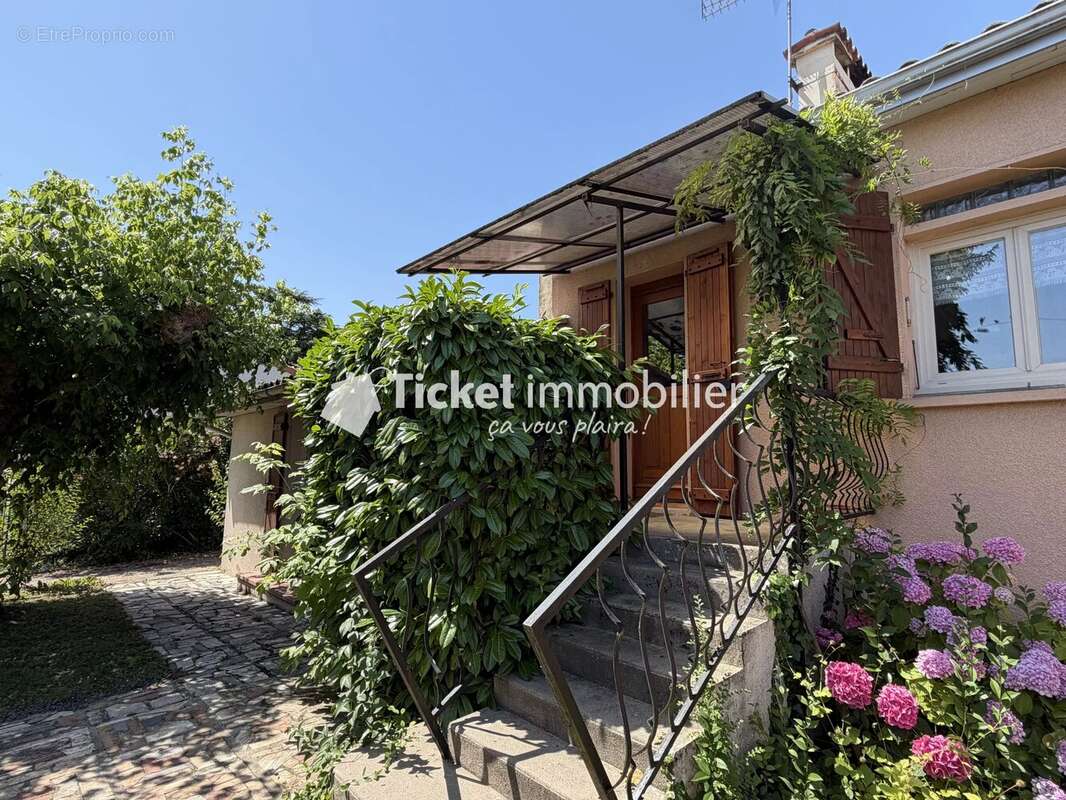 Maison à BEAUZELLE