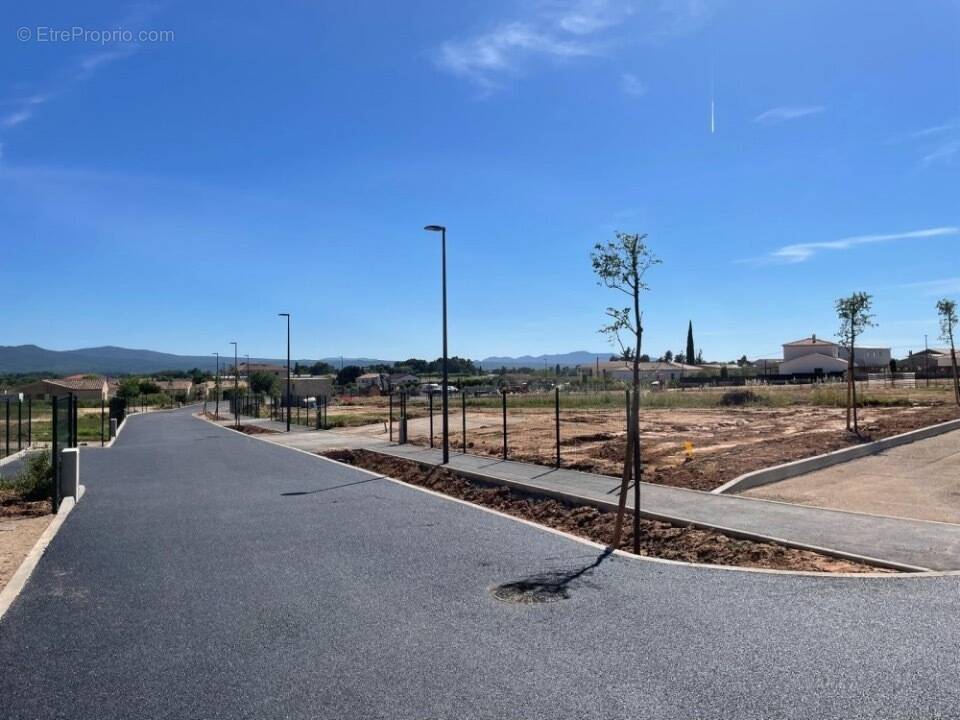 Terrain à POURRIERES