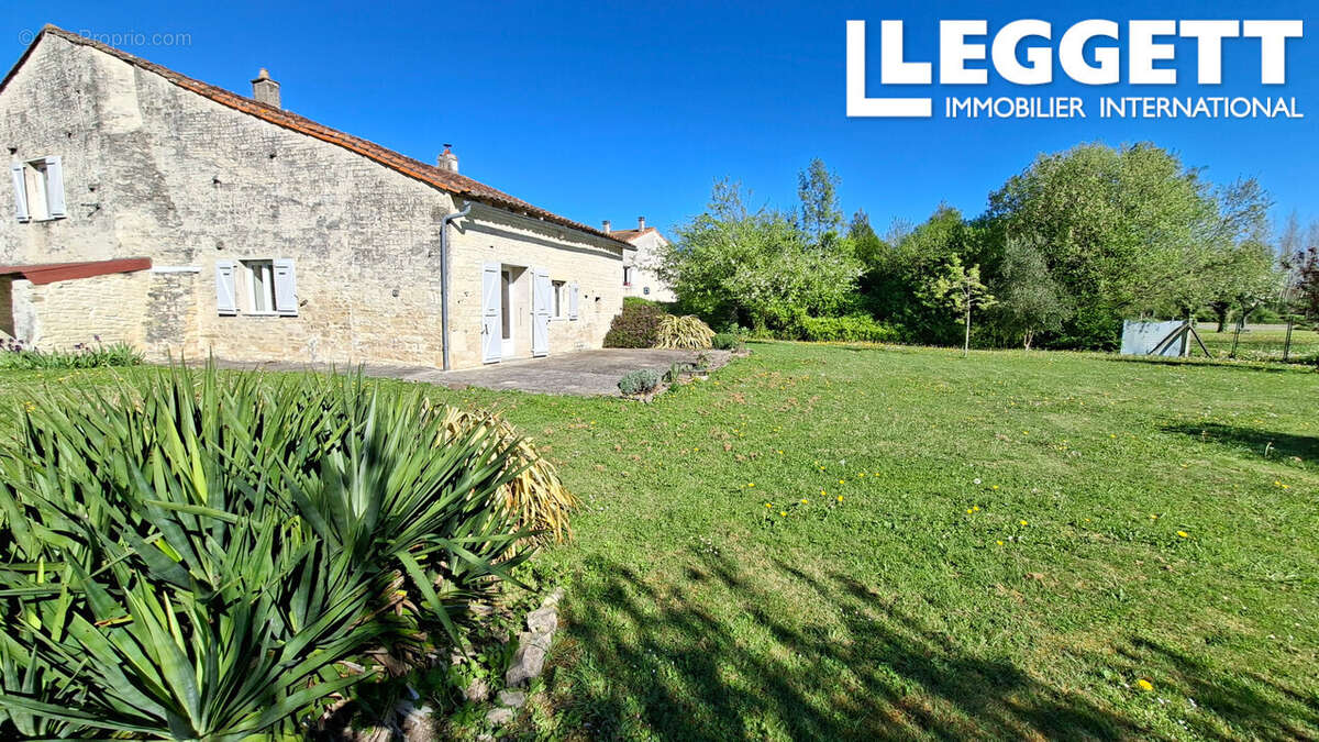 Maison à AIGRE