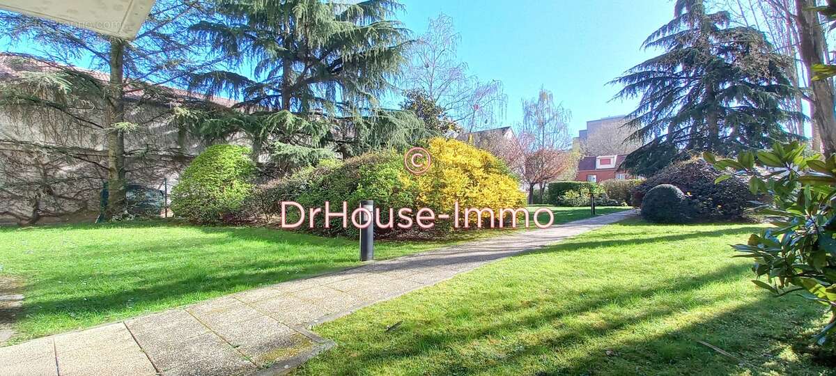 Appartement à LES LILAS