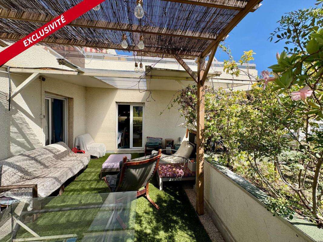 Nice - St Roch - Magnifique 4 pièces avec terrasse de 80 m2 en étage élevé, sans vis-à-vis. Copropriété avec piscine - photo 4