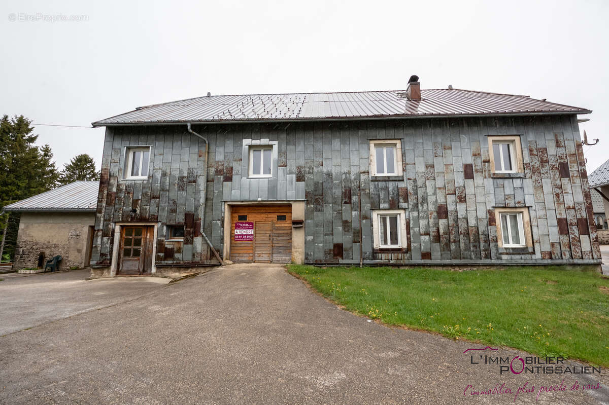 Maison à CHAPELLE-DES-BOIS