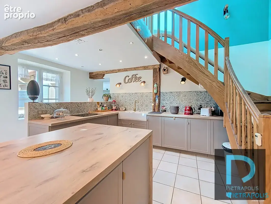 Maison 7 pièces 207 m² à vendre à Saint-Andre-D'huiriat (01290) - photo 9