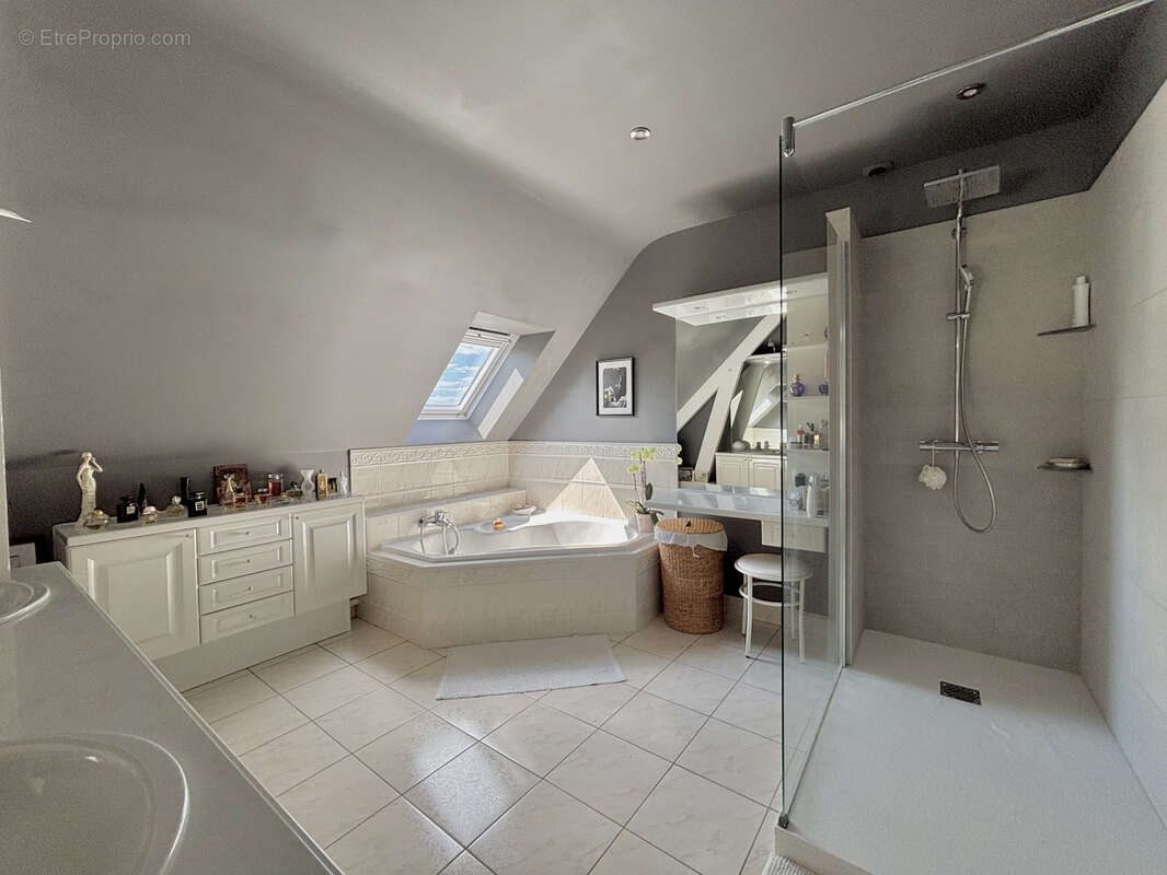 Maison à SAINT-CYR-SUR-LOIRE