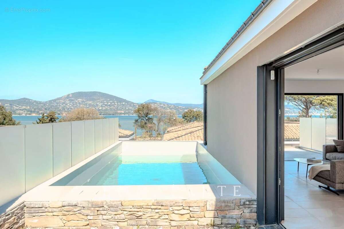 SAINT-TROPEZ GASSIN Exclusivité : Superbe villa-appartement en duplex avec vue mer exceptionnelle - photo 7