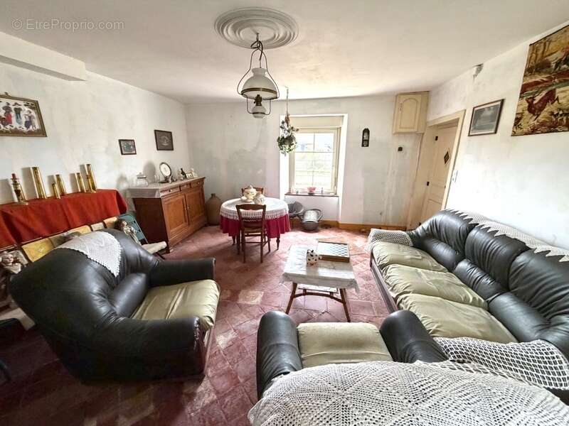 Maison en pierre de 111 m² avec garage, dépendance et terrain de 1 374 m² – Fort potentiel MOON SUR ELLE (50) - photo 10