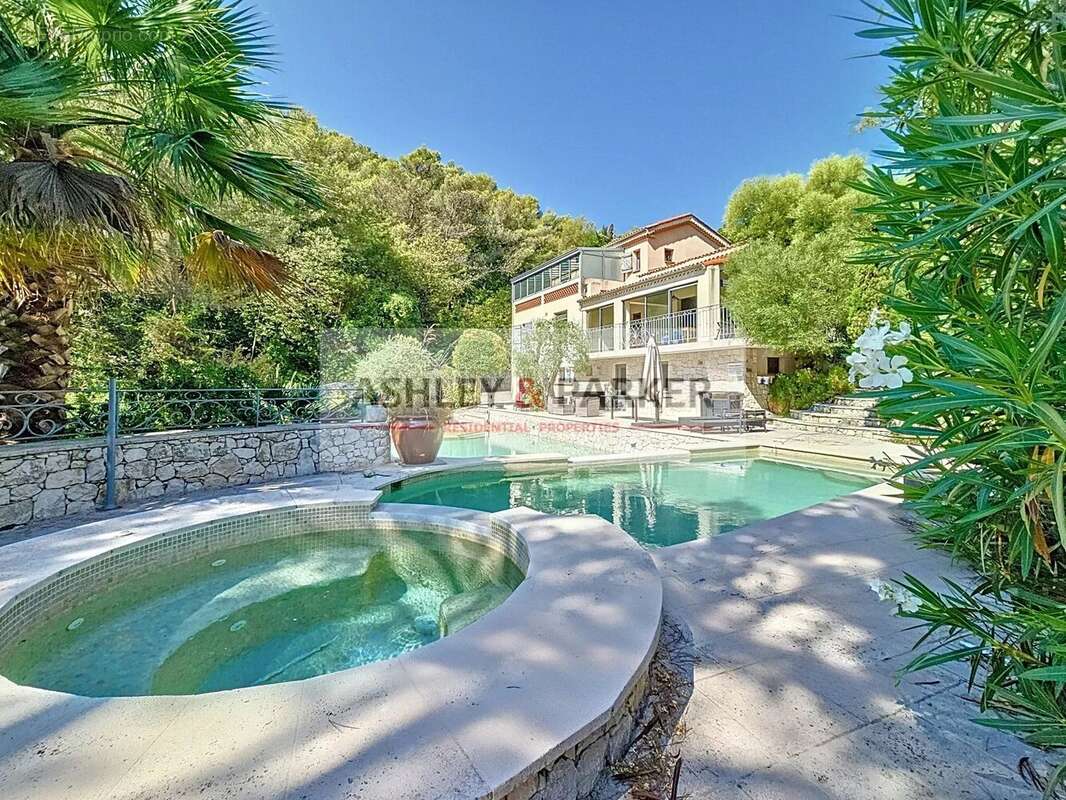 Maison à EZE