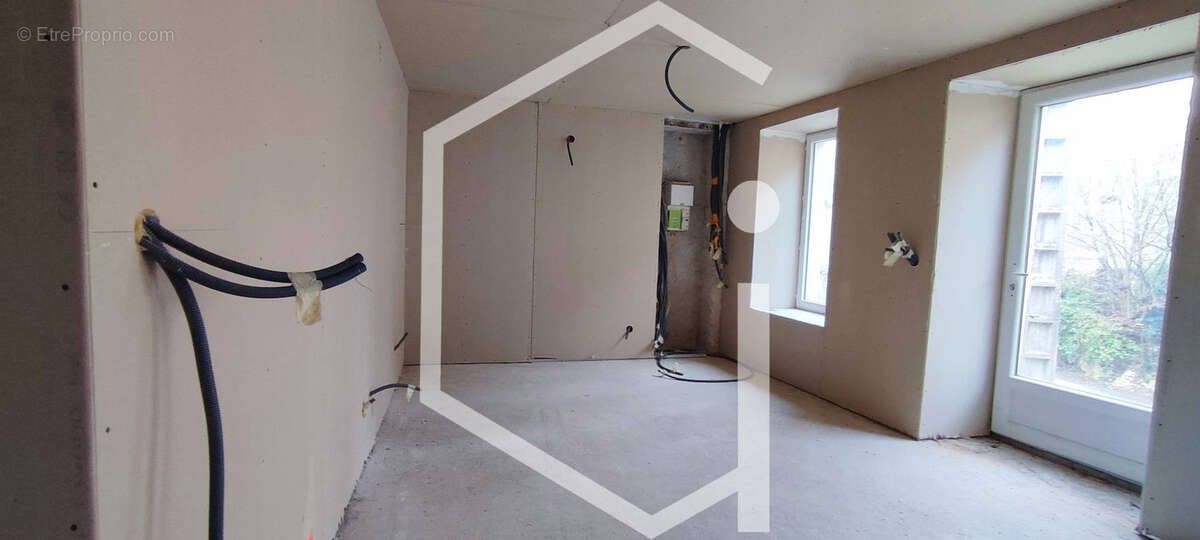 Maison à SURY-EN-VAUX