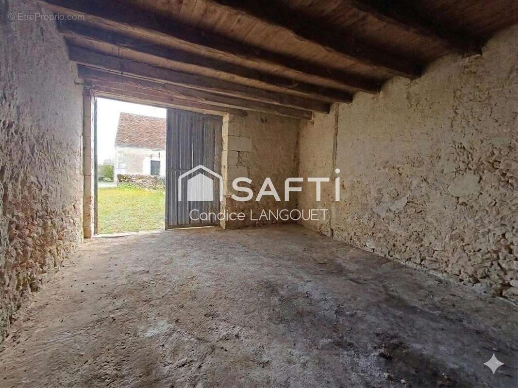 Photo 4 - Parking à SUBLAINES